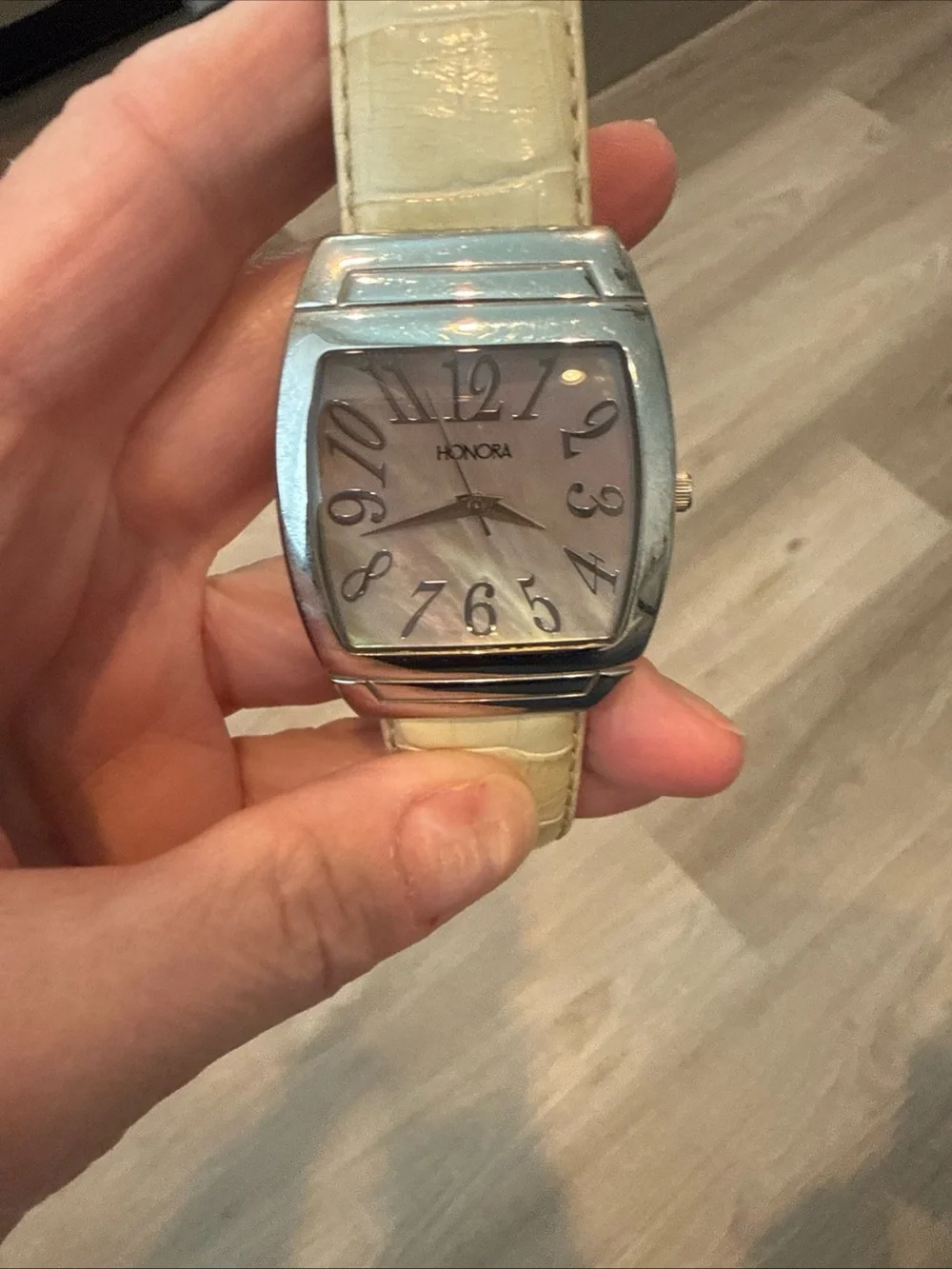 Vintage Honora Mother-of-Pearl face & alligator embossed leather strap watch.